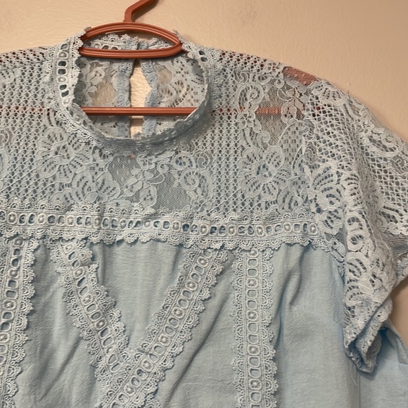 Light blue large blouse. Lacey sleeves and round neck. Button in the back. - Picture 2 of 3
